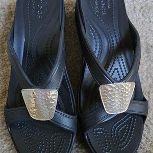 Crocs Sanrah Black Dual Comfort Wedge Embellished Silver Medallion - Size 7